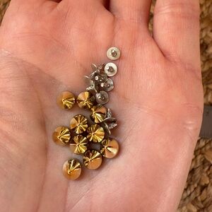 Listing for jewelxoxo, spikes, 30 pieces, gold